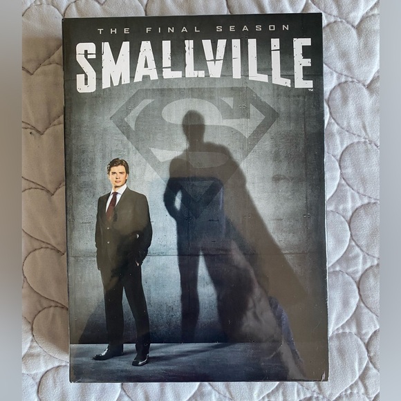Once Upon a Time & Smallville DVD Set - Picture 2 of 4